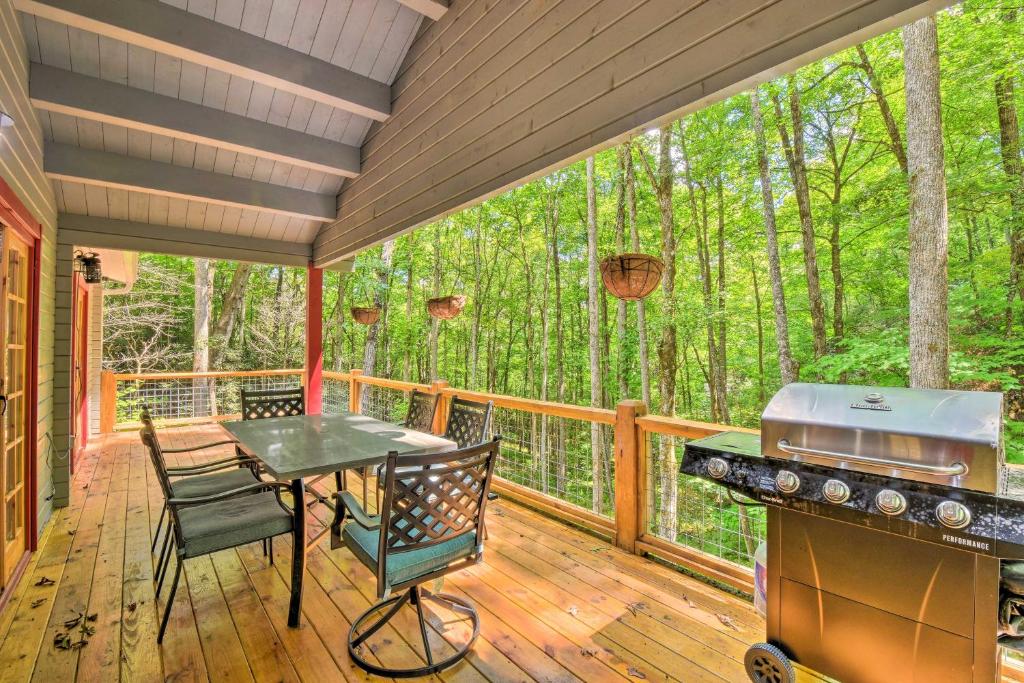 Secluded Otto Cabin with Fire Pit and Scenic Deck